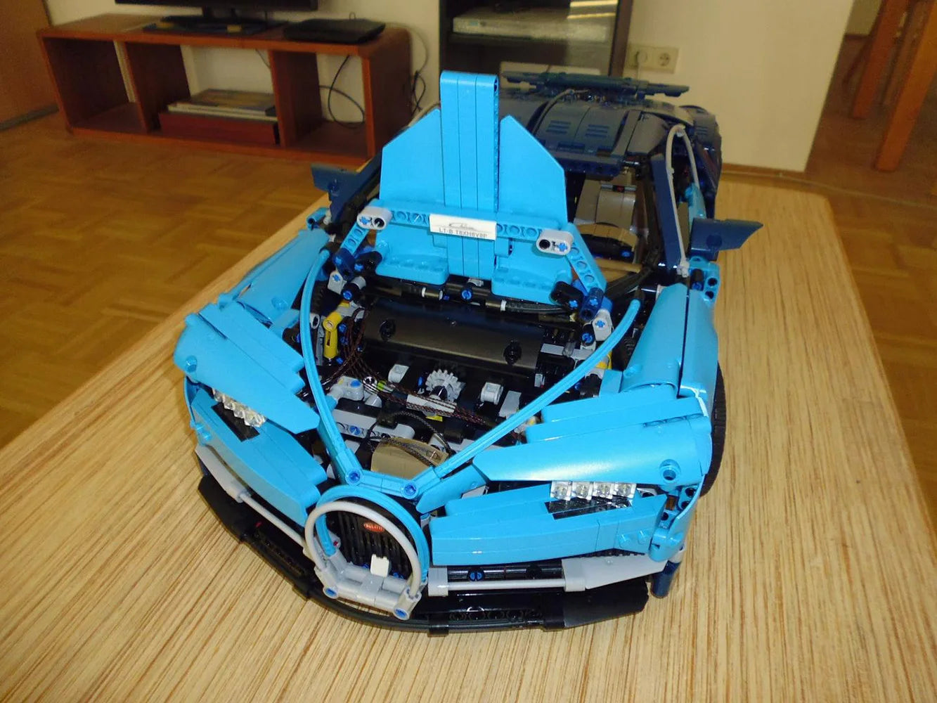 Bugatti Chiron Race Car Building Kit and Engineering toy 86001 (4024pcs)